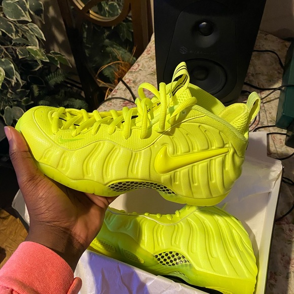 Nike Volt Foam 10.5 Deadstock